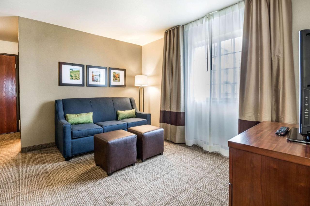 Comfort Suites At Par 4 Resort Waupaca Экстерьер фото